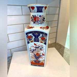 Japanese Imari style vase.